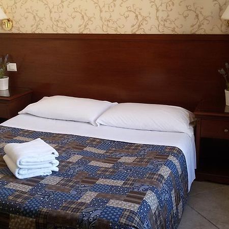 Mrs Julie Guesthouse โรม ภายนอก รูปภาพ