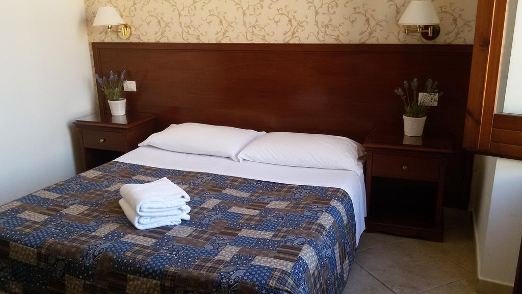 Mrs Julie Guesthouse โรม ภายนอก รูปภาพ